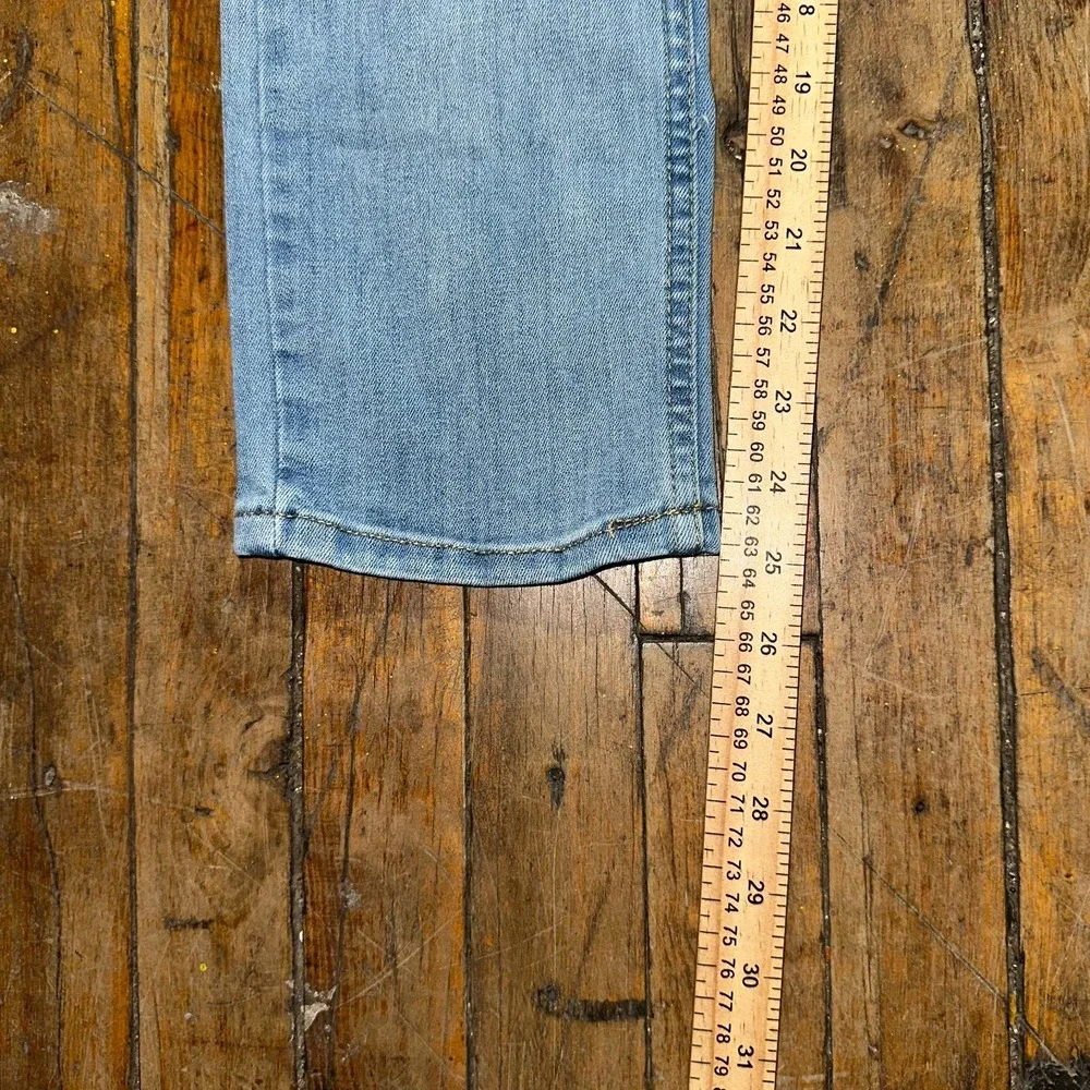 Levi's Jeans Kids Size 26x27 Blue Denim Slim Fit Straight Leg Light‎ Wash